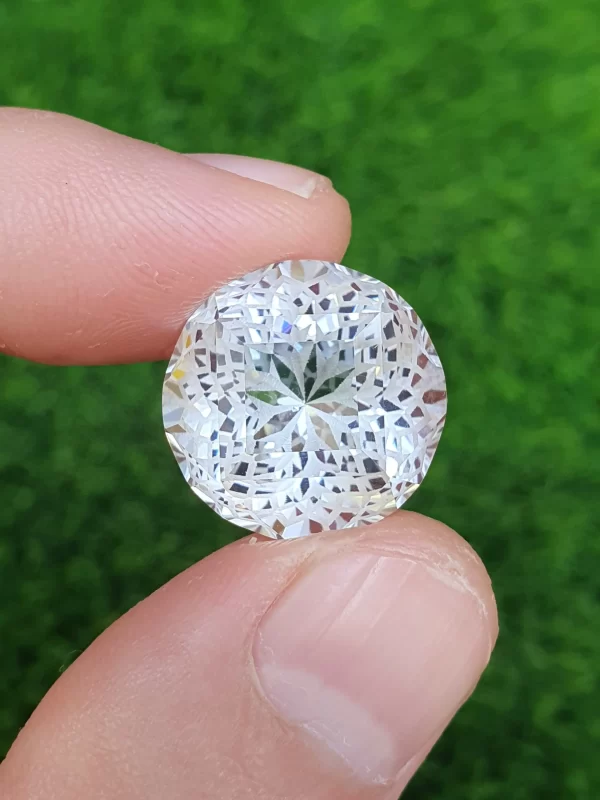 Quartz Natural | Eye Clean | Flower Cut | 22.25 ct