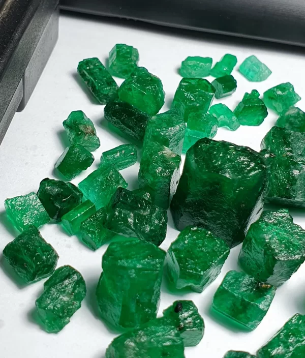 Lot of 56 Natural Swat Emeralds (300 ct) – Various Sizes from 34.36 ct to 1.40 ct