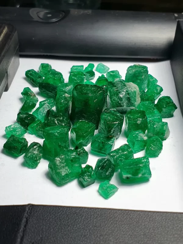 Lot of 56 Natural Swat Emeralds (300 ct) – Various Sizes from 34.36 ct to 1.40 ct